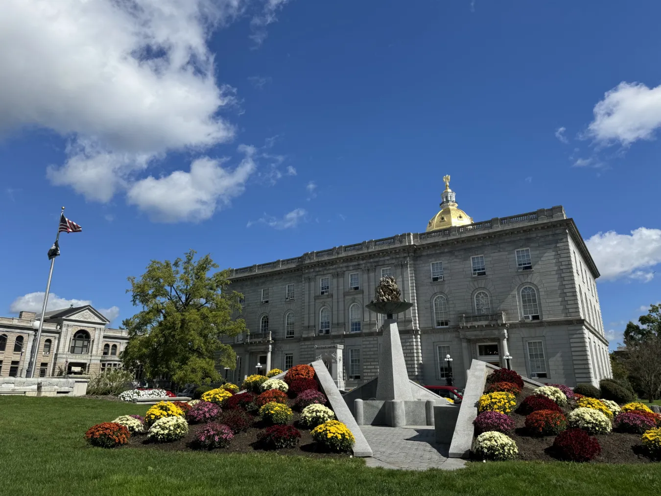 An image of the New Hampshire State House complex in spring.